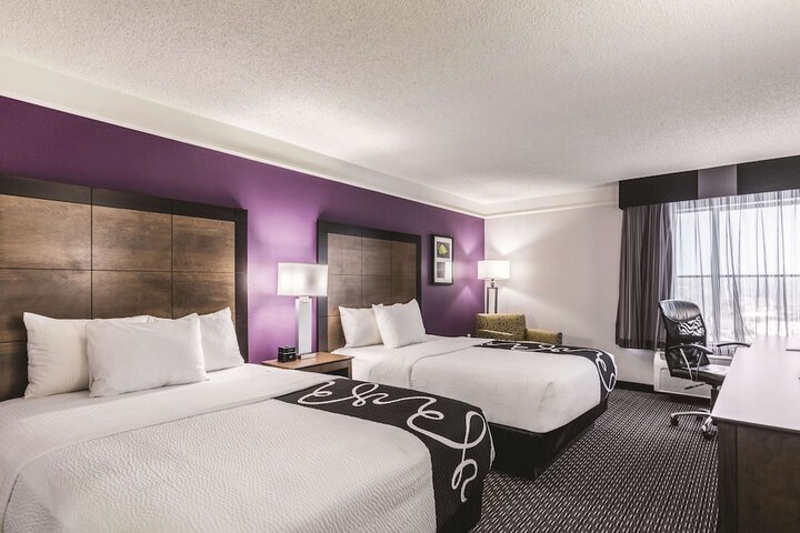 La Quinta Inn & Suites by Wyndham Cincinnati Sharonville
