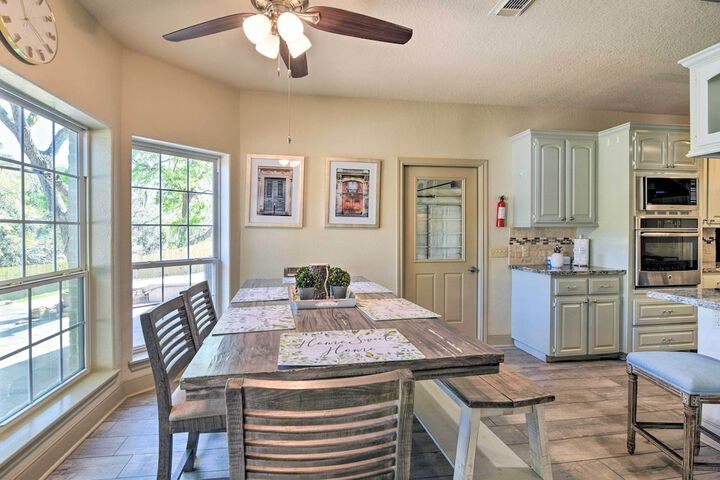 Waterfront Family Home w / Patio in Hitchcock
