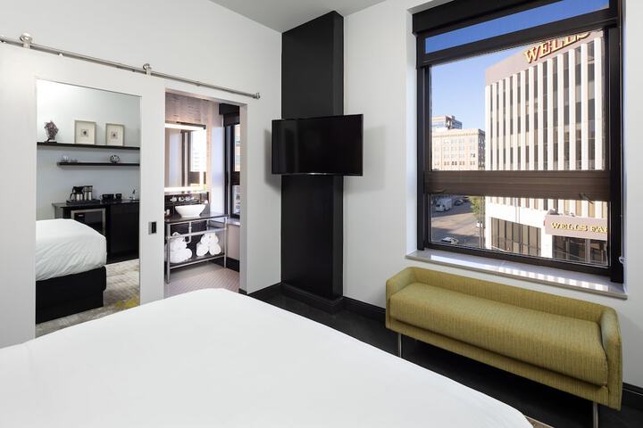 Hotel on Phillips