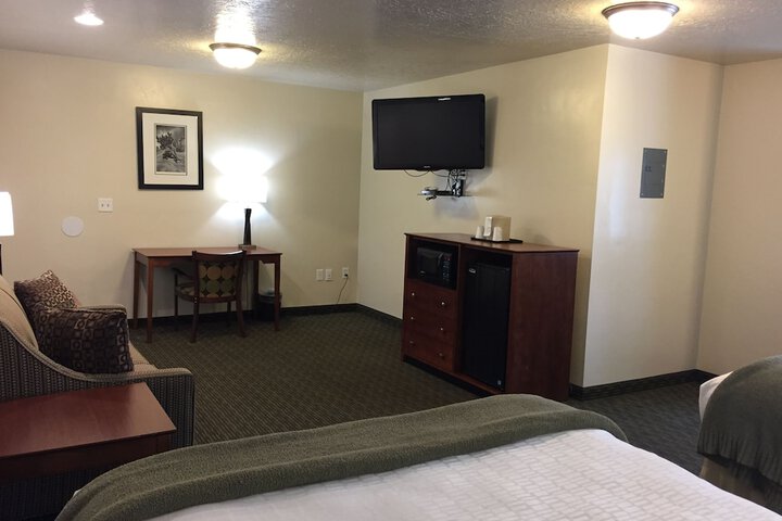 Dinosaur Inn & Suites