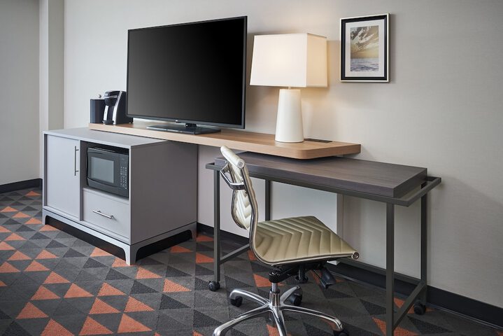 Holiday Inn Hotel & Suites Oakville at Bronte by IHG
