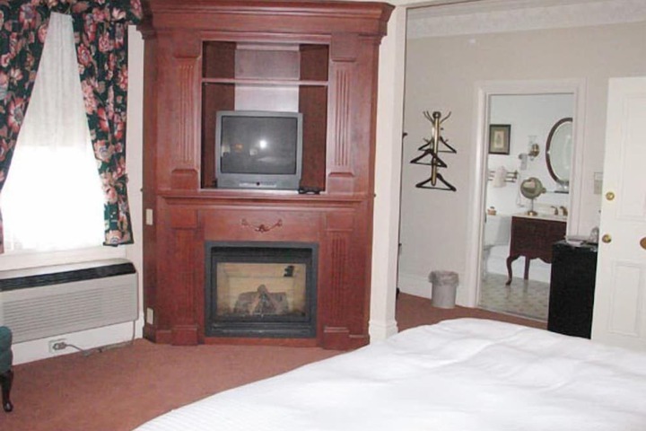 Room 13 of 65