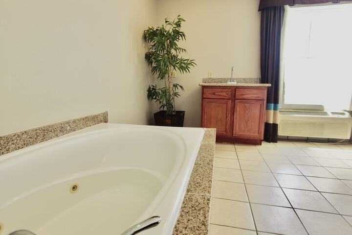 Days Inn & Suites by Wyndham Thibodaux