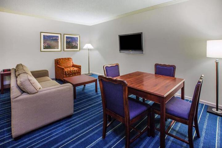 Days Inn by Wyndham Midland