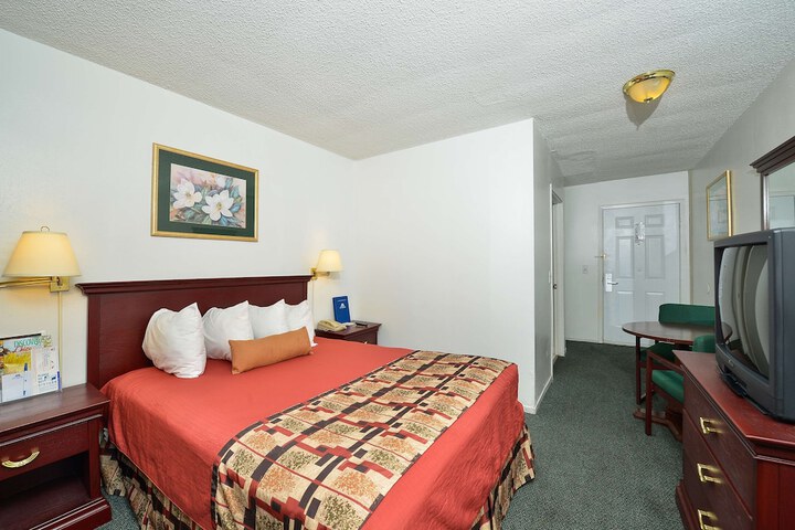 Room 8 of 22