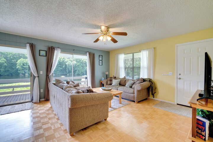 Docks + Balcony: Peaceful River Abode in Dunnellon