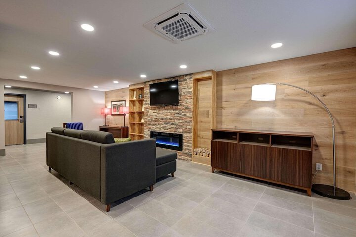 Country Inn & Suites by Radisson Pierre, SD
