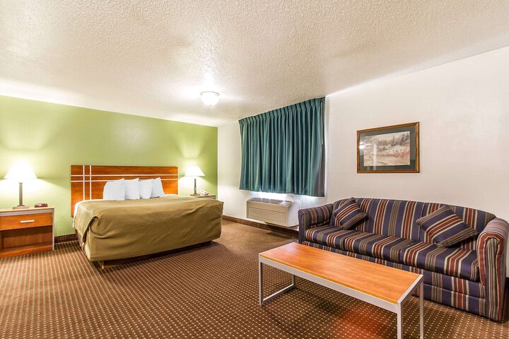 Econo Lodge Inn & Suites Pekin - Peoria Area