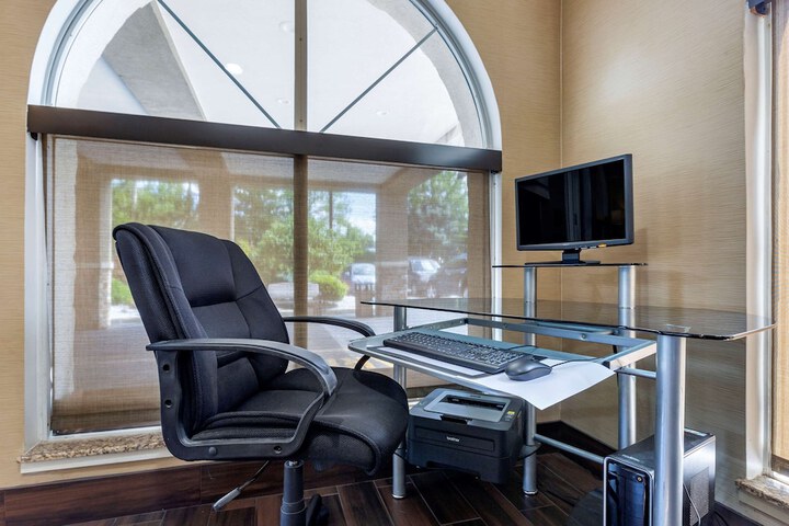 Business Center 31 of 32