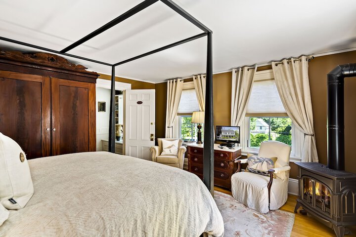 Room 12 of 28