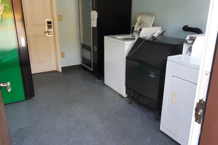 Room 10 of 18