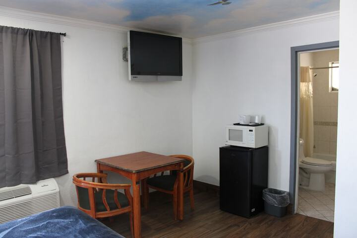 Room 52 of 69