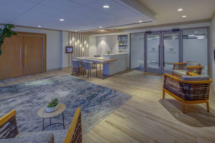 Lounge 80 of 118