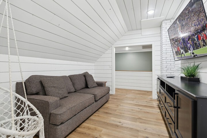 Fox Haven Retreat-modern Cabin-acres of Priv Land