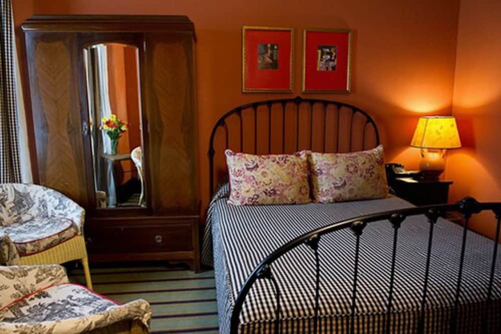 Room 32 of 36