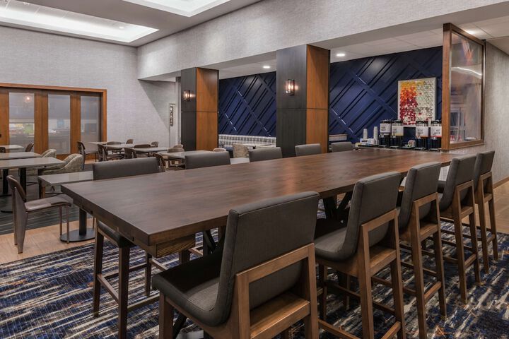 Hampton Inn & Suites Fort Wayne Downtown