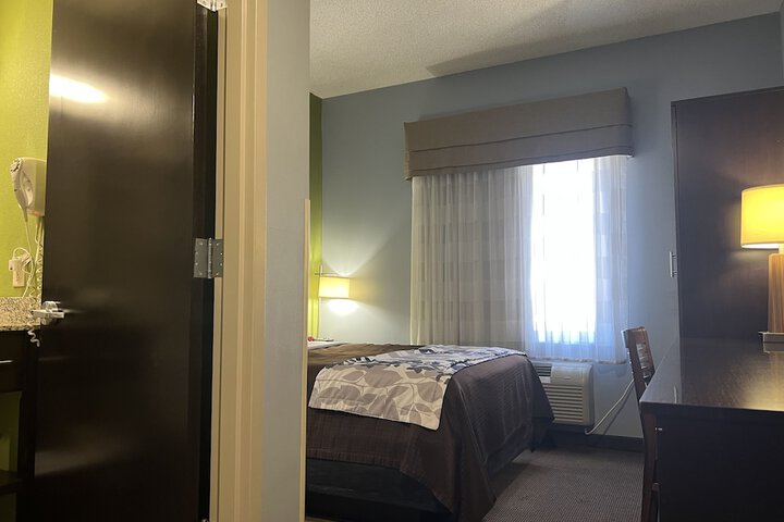 Room 22 of 64