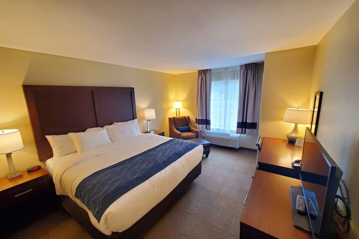 Room 6 of 12