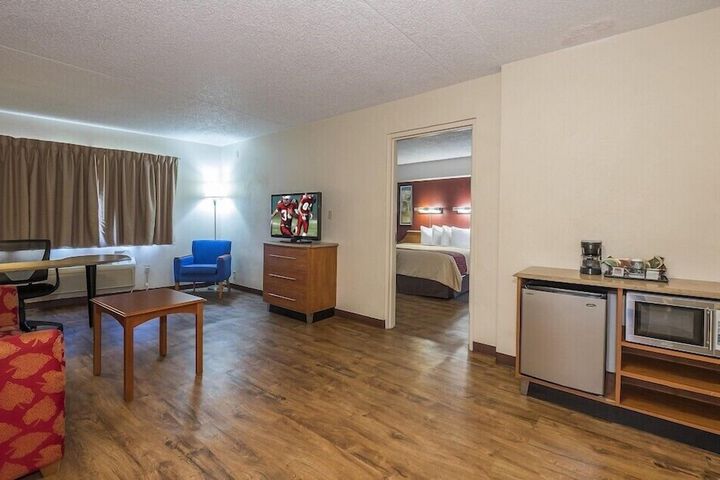 Room 27 of 64