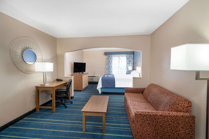 Room 11 of 28