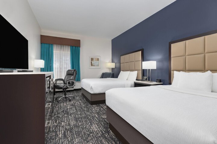 La Quinta Inn & Suites by Wyndham Paris