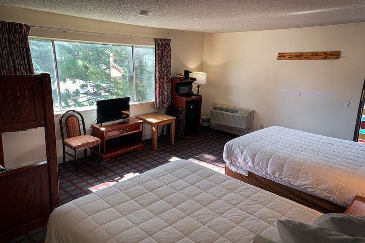 Room 10 of 28