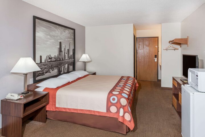 Room 9 of 15