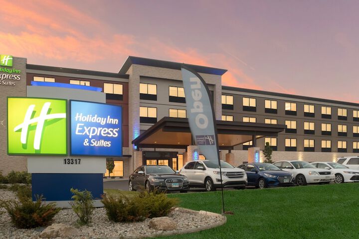 Holiday Inn Express & Suites Racine by IHG
