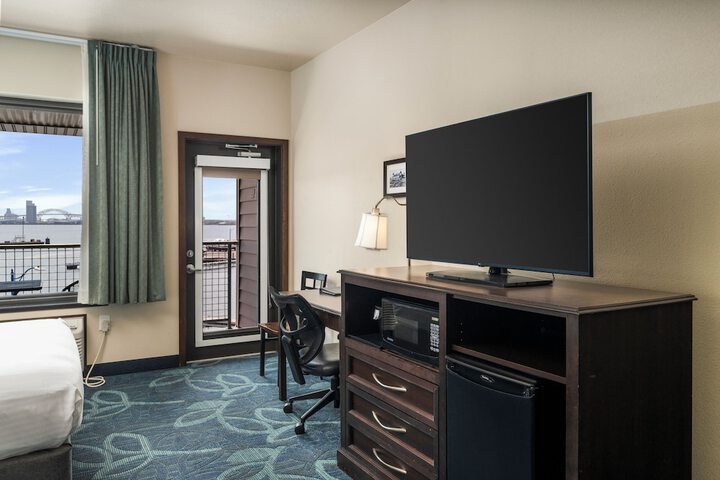 Park Point Marina Inn