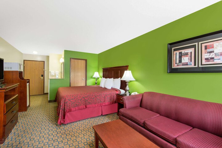 Room 13 of 16