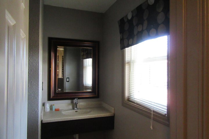 Room 10 of 25