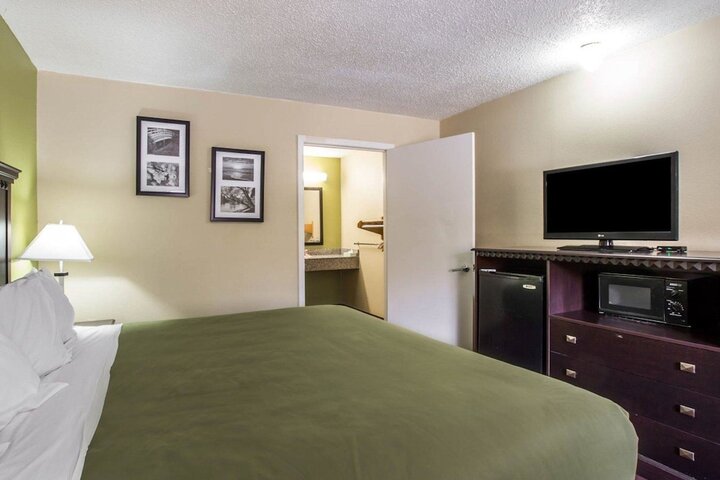 Room 12 of 24