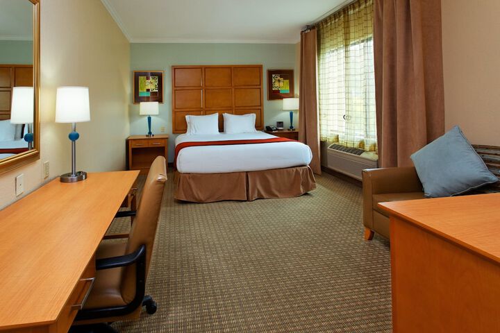 Holiday Inn Express & Suites Santa Clara-Silicon Valley by IHG