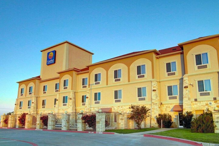 Comfort Inn & Suites Alvarado