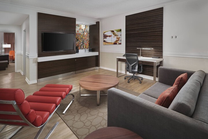 Delta Hotels by Marriott Edmonton Centre Suites