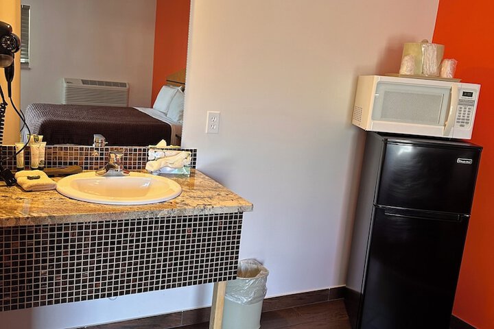 Room 18 of 33