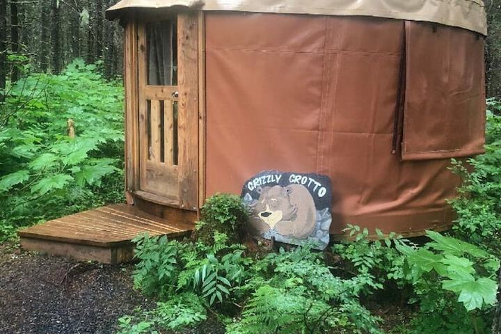 Nauti Otter Inn and Yurt Village