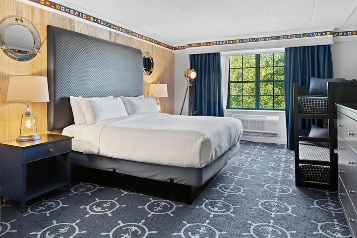 Hilton Mystic