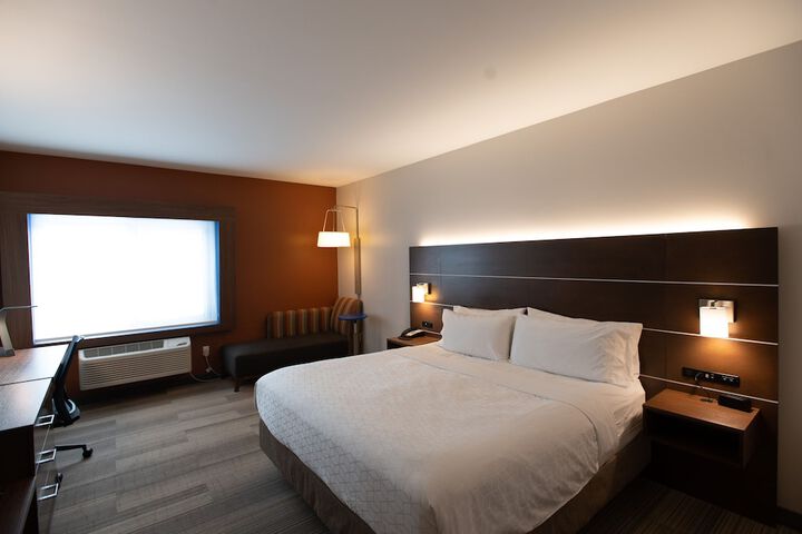 Room 26 of 65