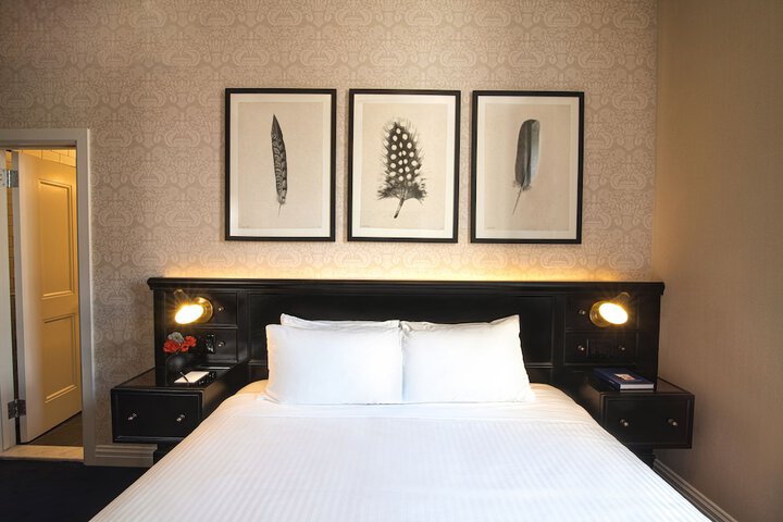 Room 32 of 71