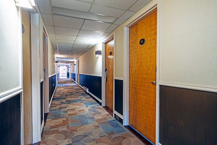 Ballroom/Hall 33 of 34