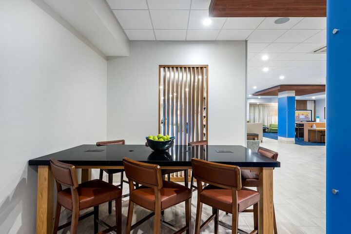 Holiday Inn Express & Suites Santa Ana - Orange County by IHG