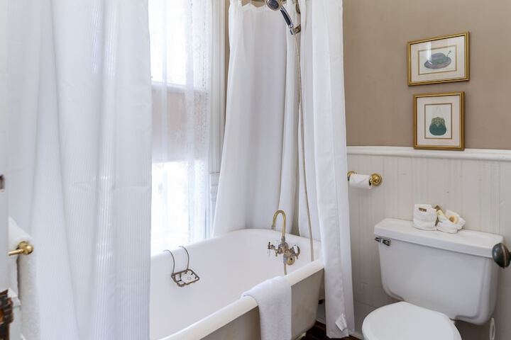 Coppersmith Inn B & B