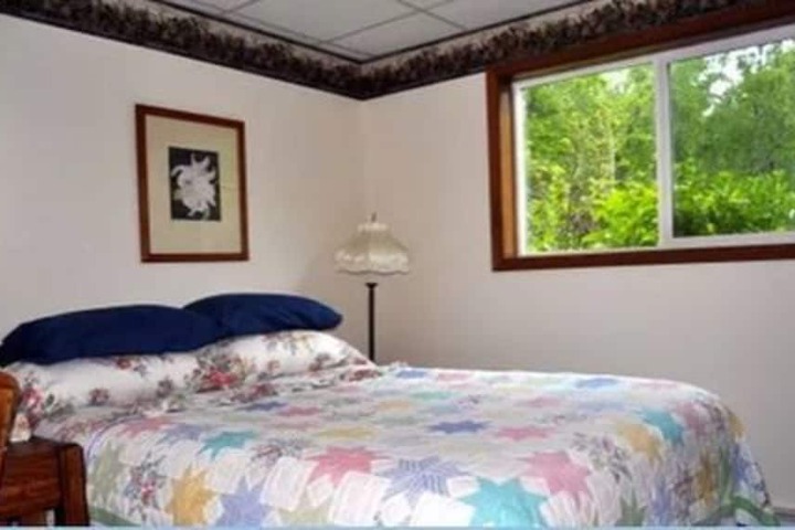 Daniels Lake Lodge B & B