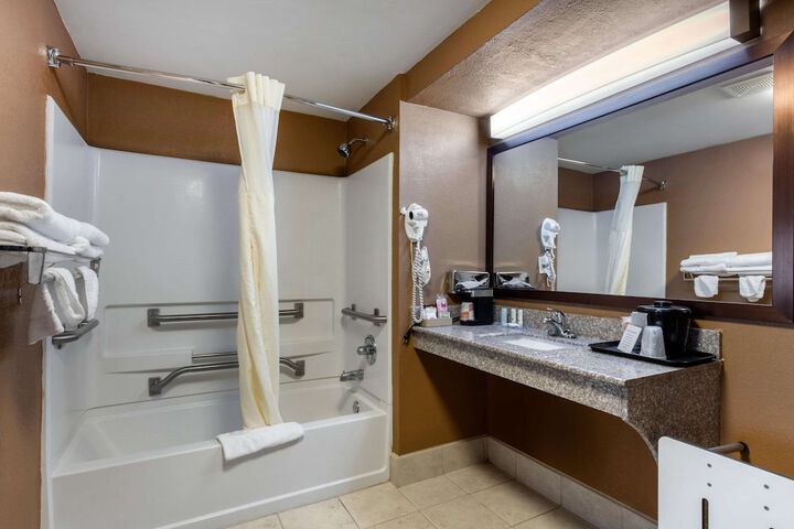 Room 32 of 43