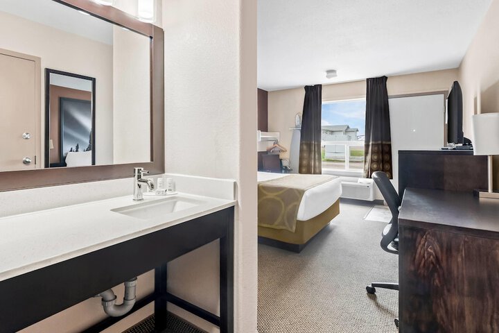 Super 8 by Wyndham Meadow Lake