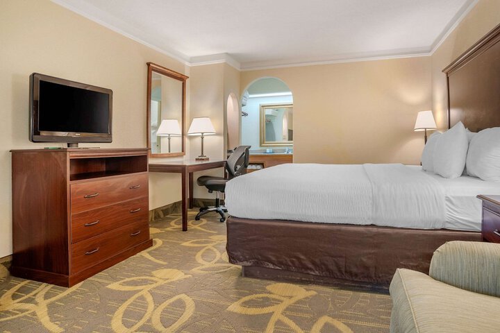 Clarion Inn and Conference Center