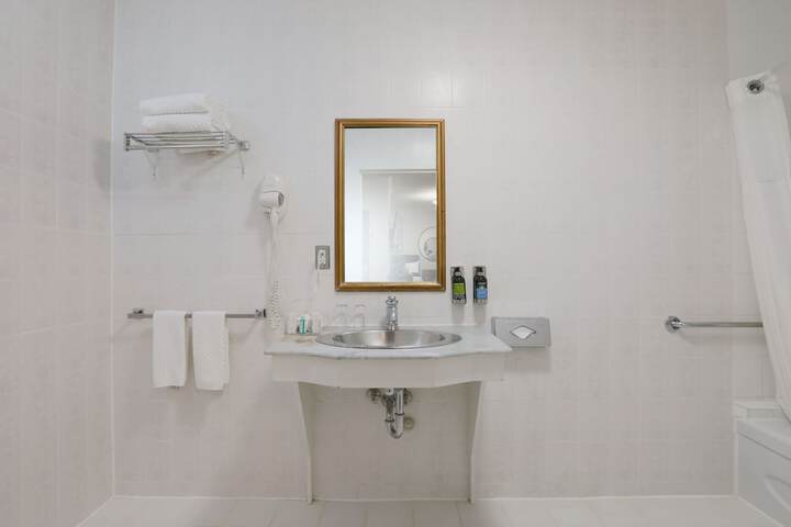 The Fort Garry Hotel Spa and Conference Centre, an Ascend Collection Hotel