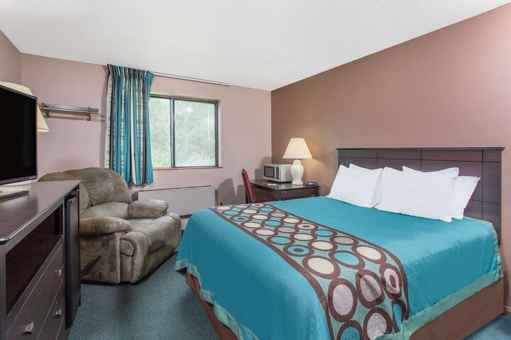 Room 6 of 15