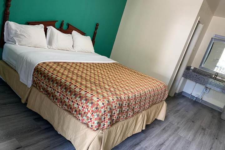Room 14 of 38